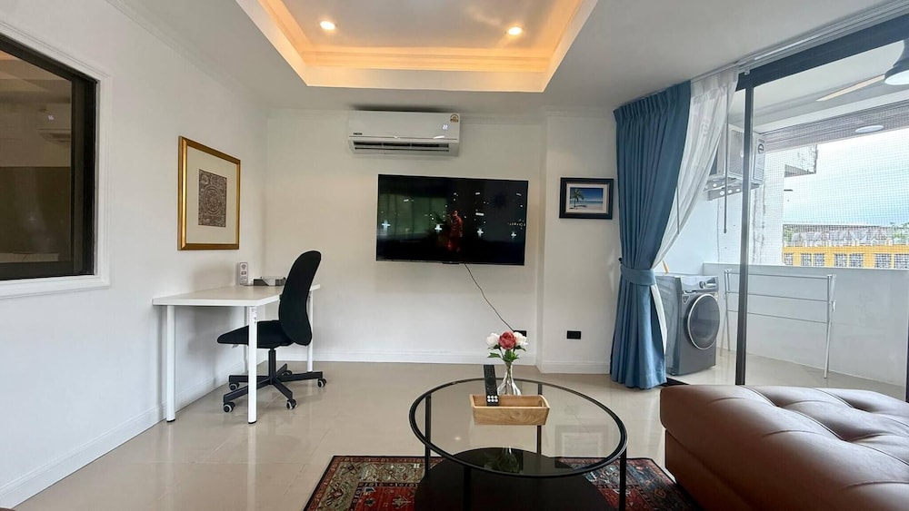 Palace - Spacious 1 Bedroom Condo With Shared Pool