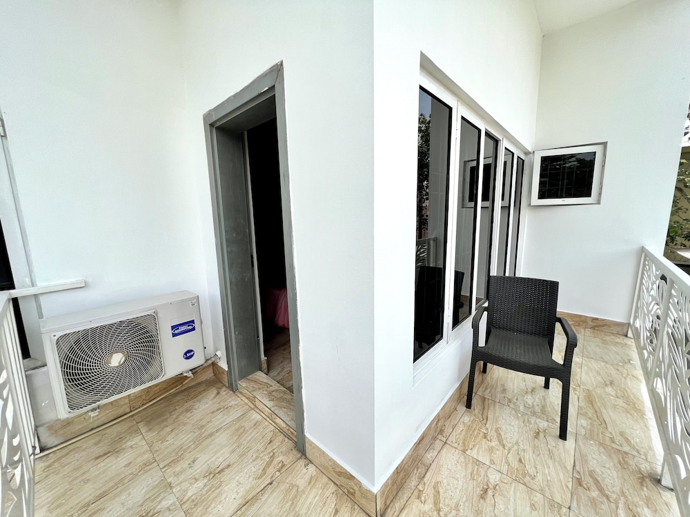 FURNISHED APARTMENTS
