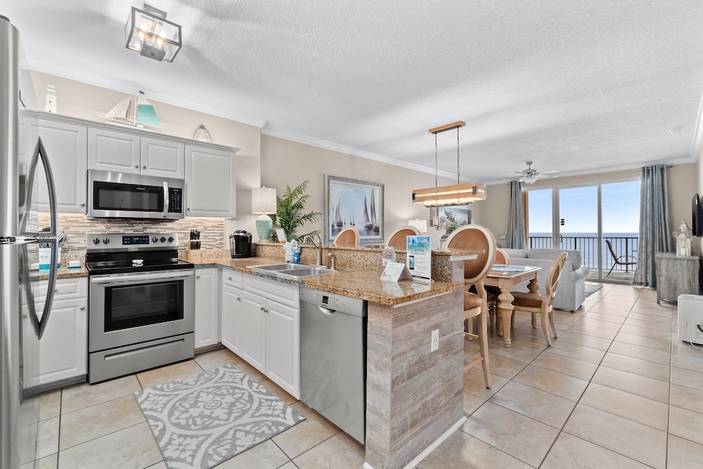 Twin Palms by Book That Condo