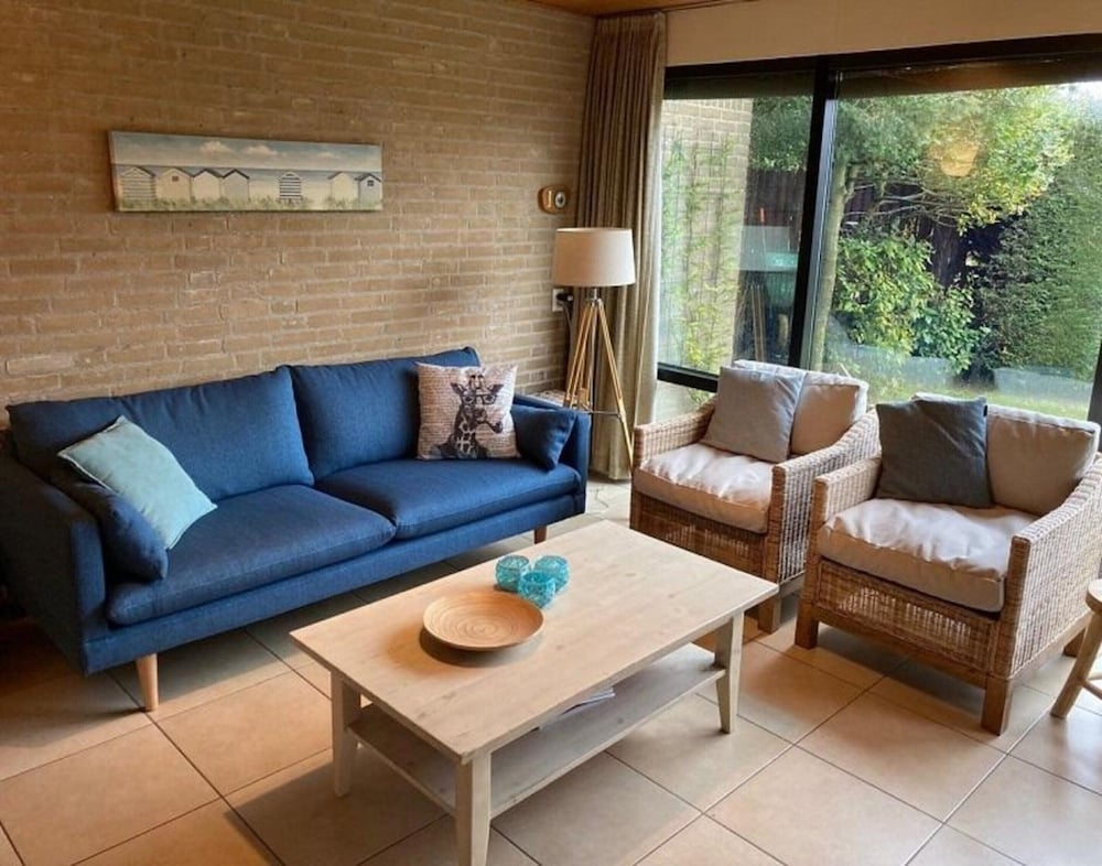 Bungalow Near Beach With Private Garden