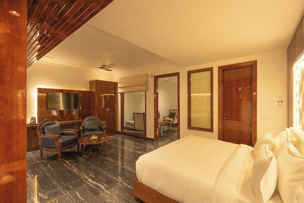 Gajraula Sukhdev Dhaba & Resort