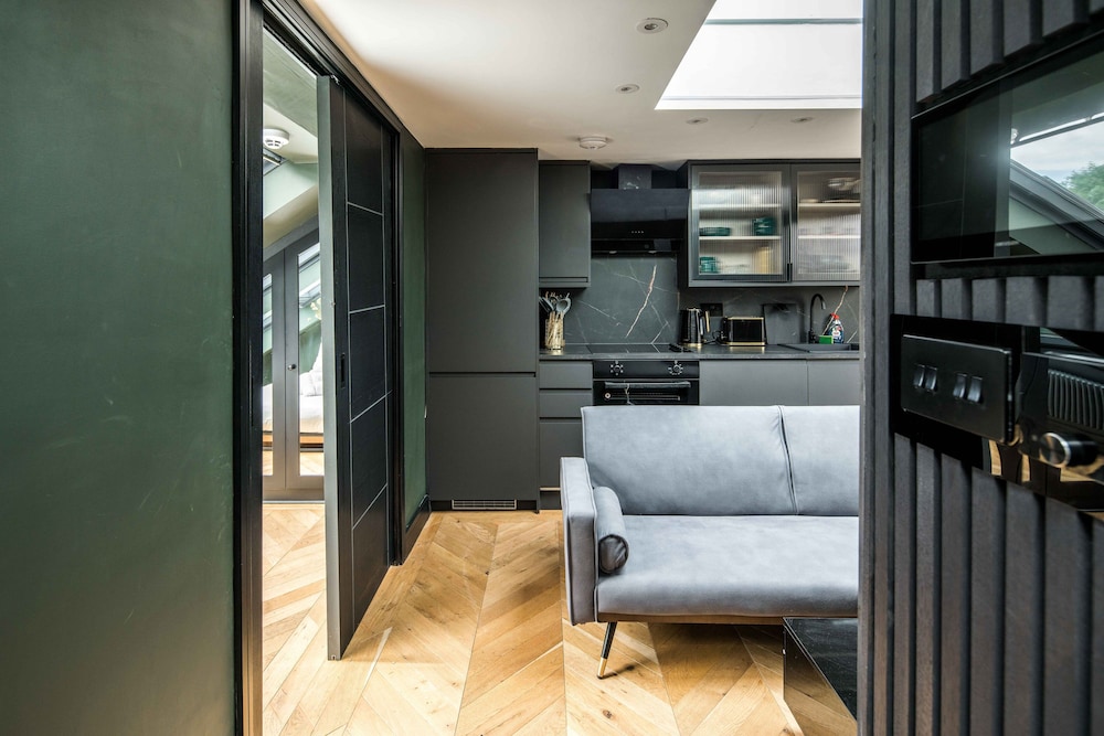 Converted Cosy 1BD Self-Contained Studio for 3