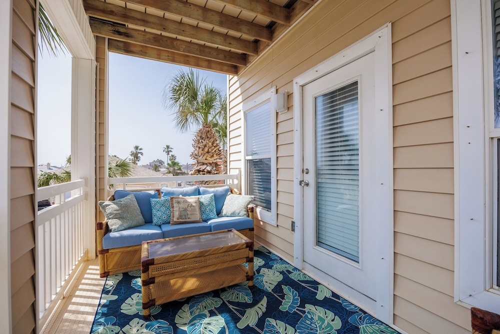 Padre Island Retreat w/ Optional Golf Cart