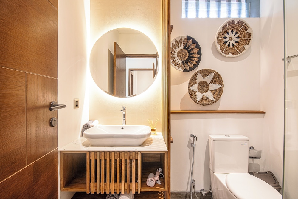 Enchanting 5BR Canggu Villa Moments to Sea