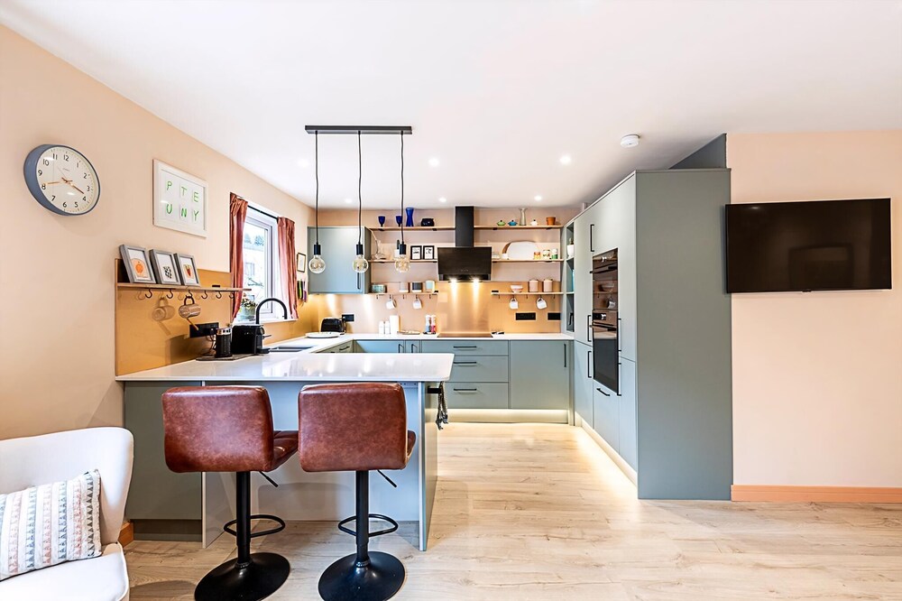 Bright 2-bed Home Near Putney Riverside