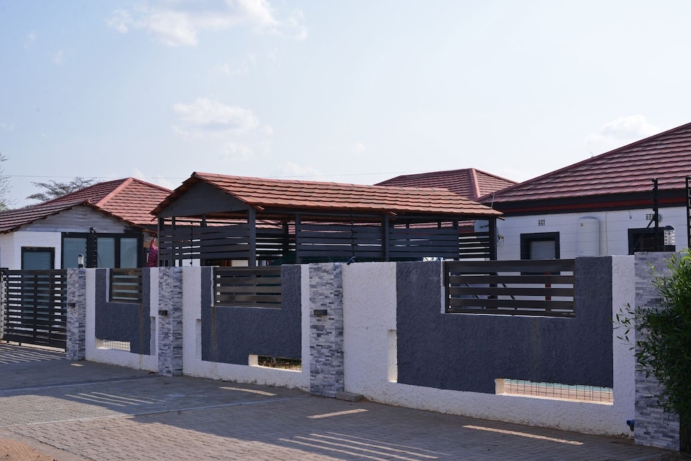 Phakela Cottages