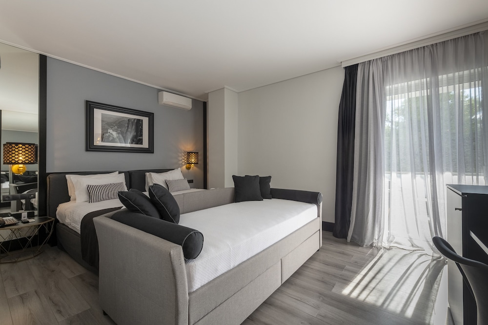 Athenian Riviera Hotel & Suites 25