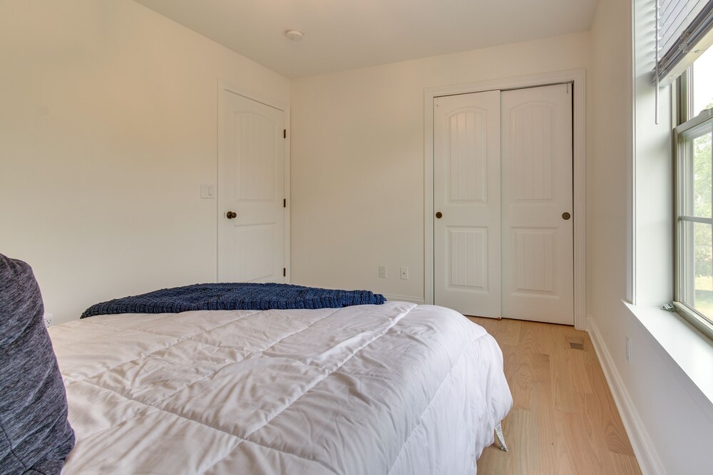 Peoria Vacations - Prime Peoria Retreat w/ Deck  Fireplace! - Property Image 5