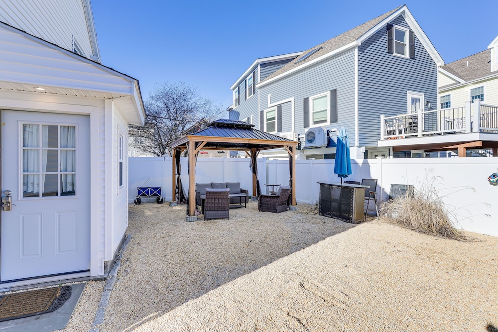 Milford Vacations - Milford Vacation Rental 1 Block to Beach! - Property Image 7