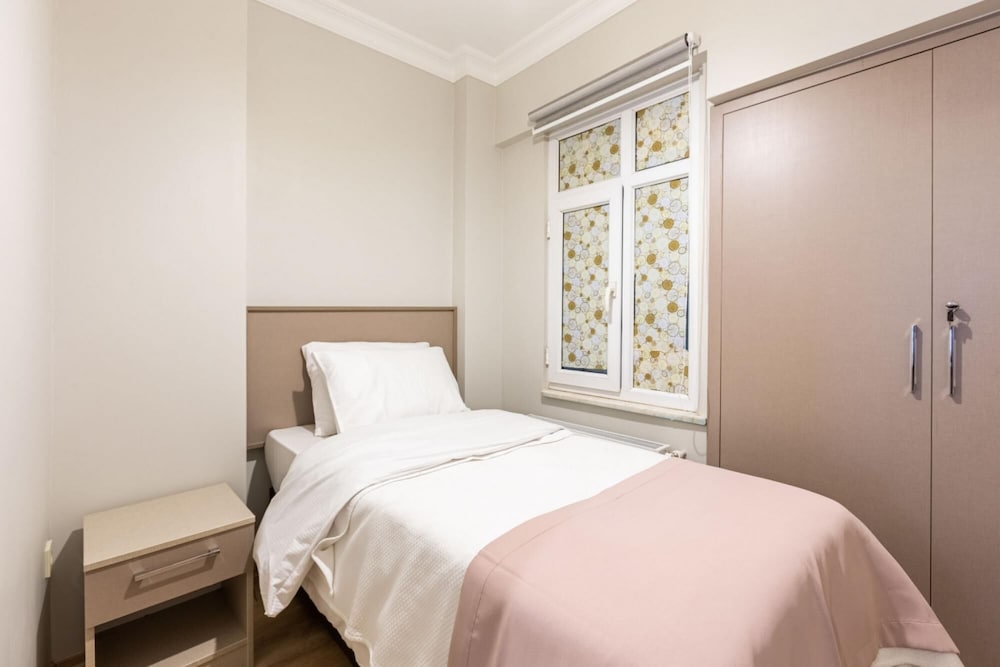 Lovely Central Flat Near Metro Station in Sisli