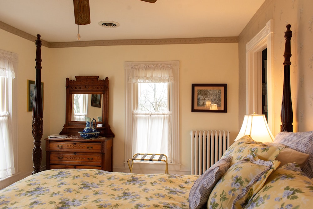 Hudson Manor Bed and Breakfast