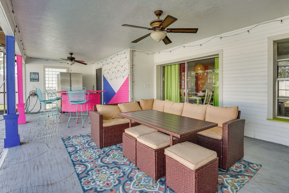 4 Mi to Riverwalk: Bradenton Home w/ Game Room