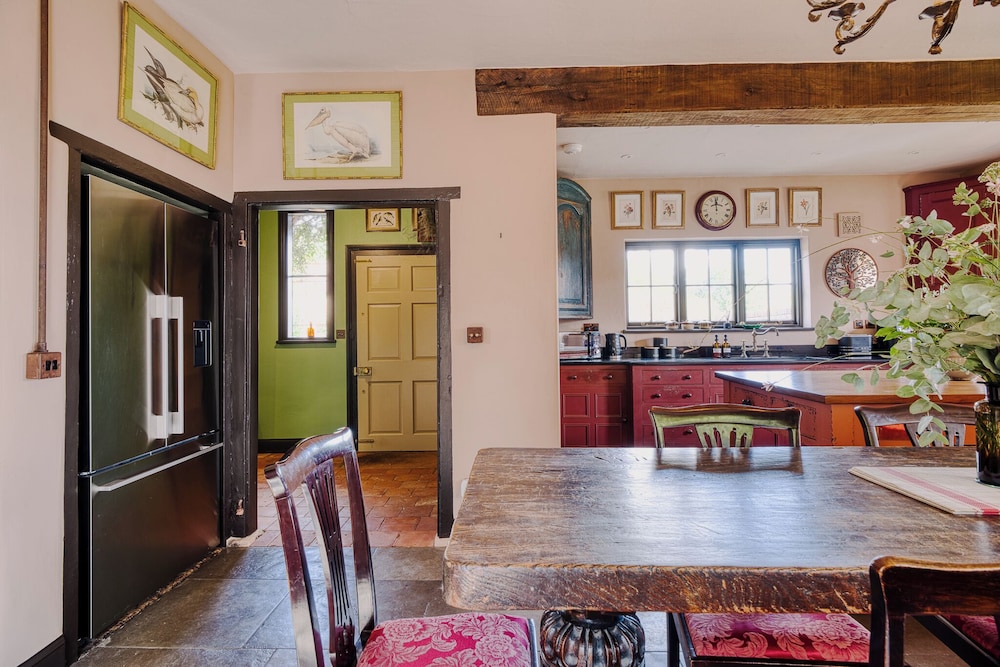 Stunning 4BD Home in Worcestershire