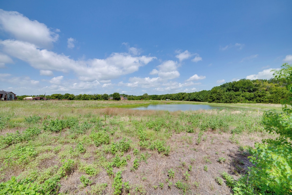 2 Mi to Lake Lavon: Countryside Retreat on 6 Acres