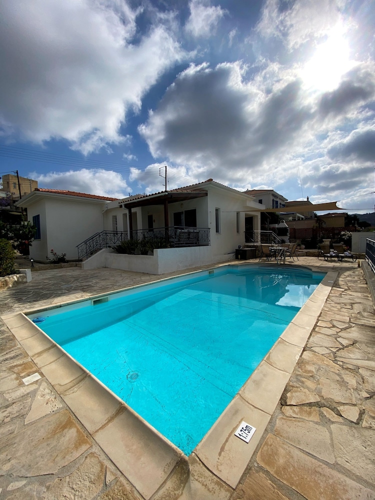 102 PAP - Stay Helios House