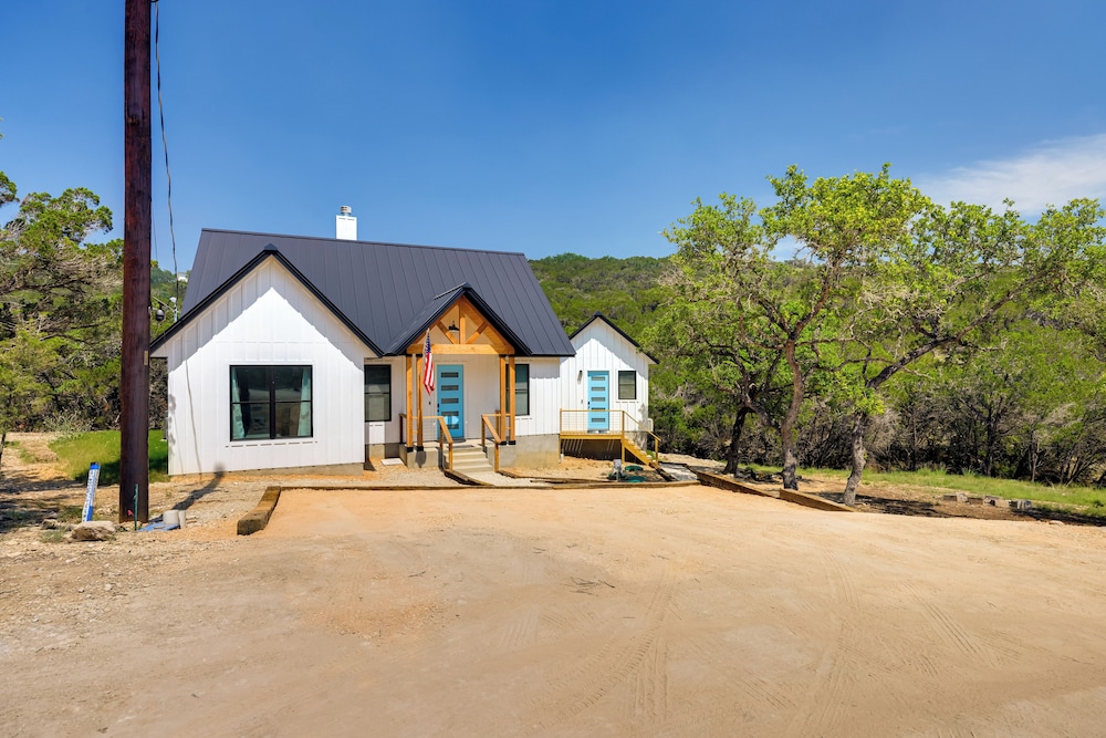 Canyon Lake Getaway: Hot Tub, 1 Mi to Boat Ramp! view 2