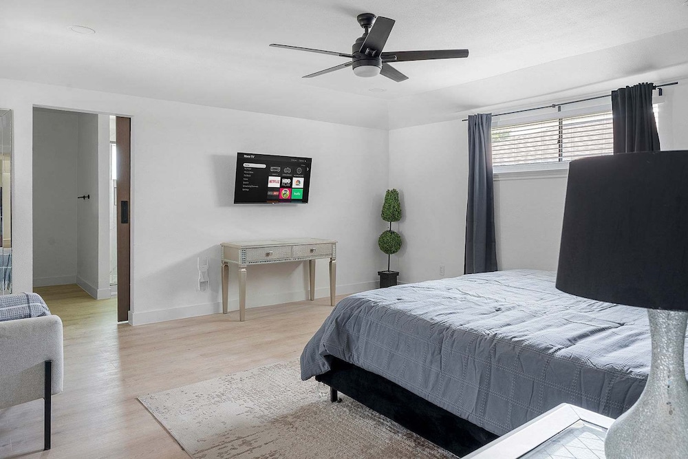 The Belvedere Pet Friendly Spacious Yard