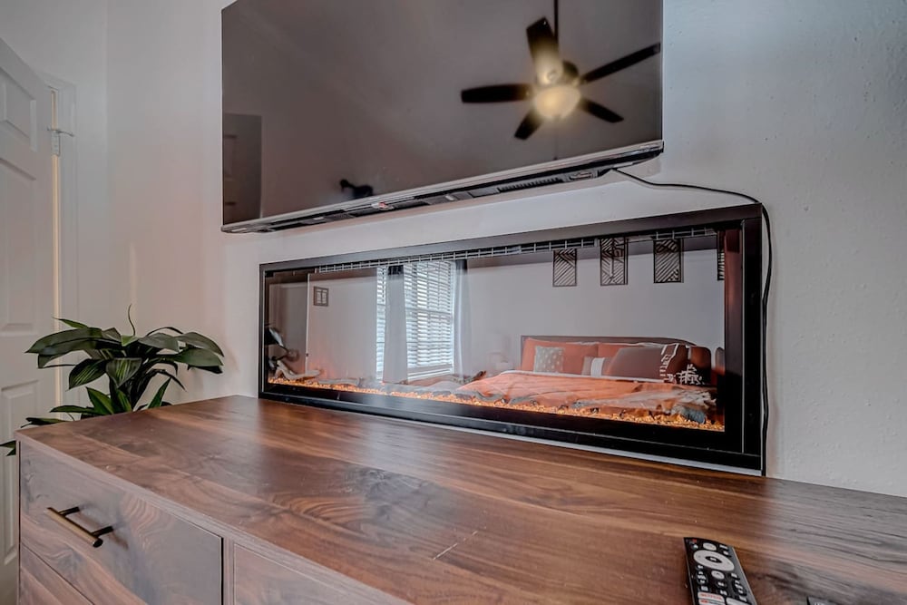 Upscale 1BR Condo in Med Center