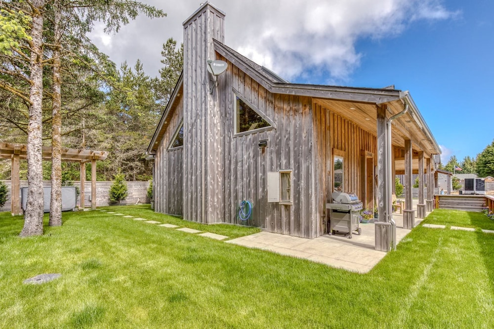 Boutique Cabin Design Luxury Hot Tub Path to Beach