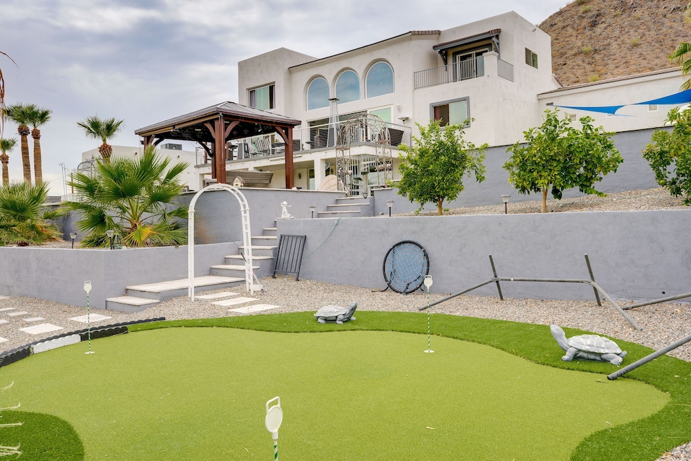 Spacious Arizona Escape - Pool, Hot Tub & Fire Pit