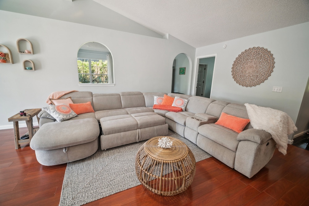 Pondside Perch - Your Waterfront Retreat 3 Bedroom Home
