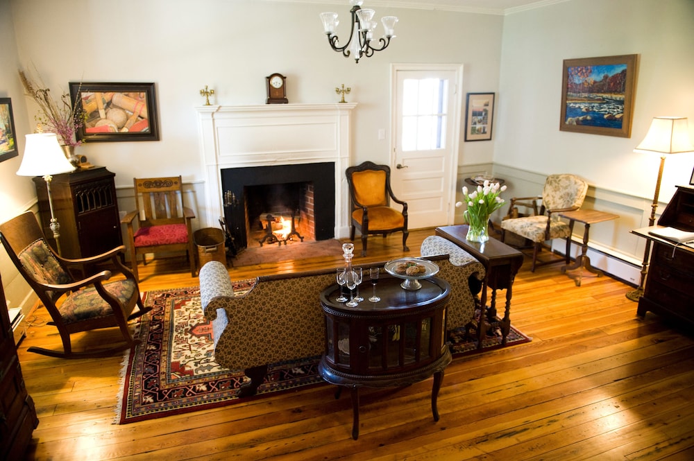 Hopkins Ordinary Bed Breakfast and Ale Works