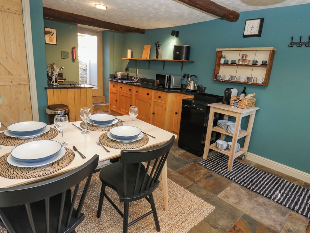 Flora Cottage