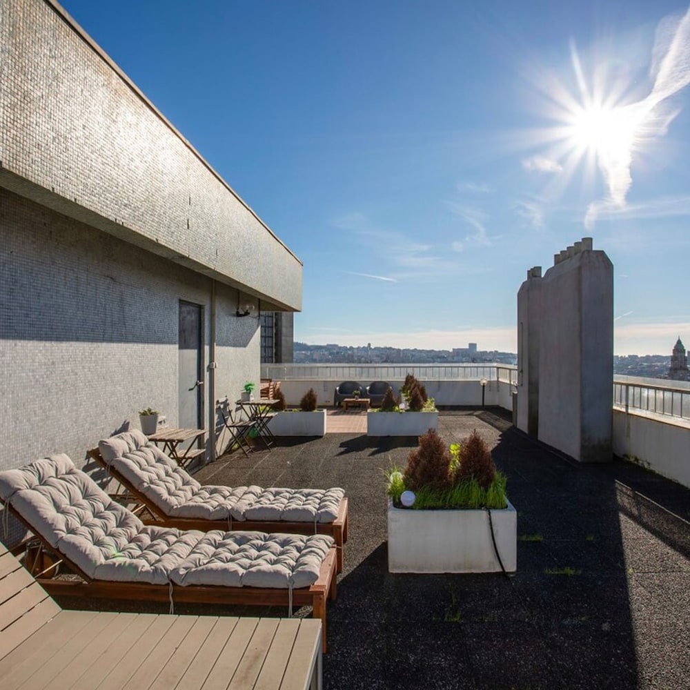 Liiiving in Porto - Light Terrace Apartment view 3