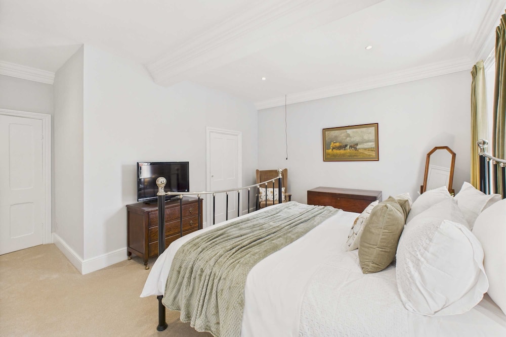 Host Stay Thornecroft