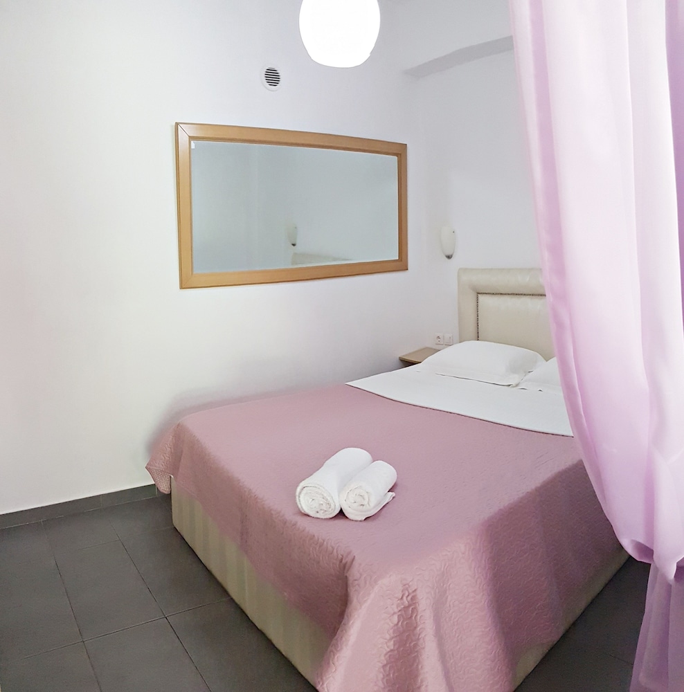 Studios & Apartments Efrosini photo 4