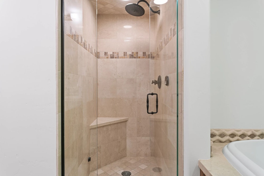 Grand Lodge - Four Bedroom #306 - Ski-in/ski-out 4 Condo