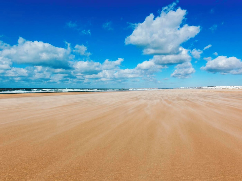Alojamiento con balcón y vista al mar