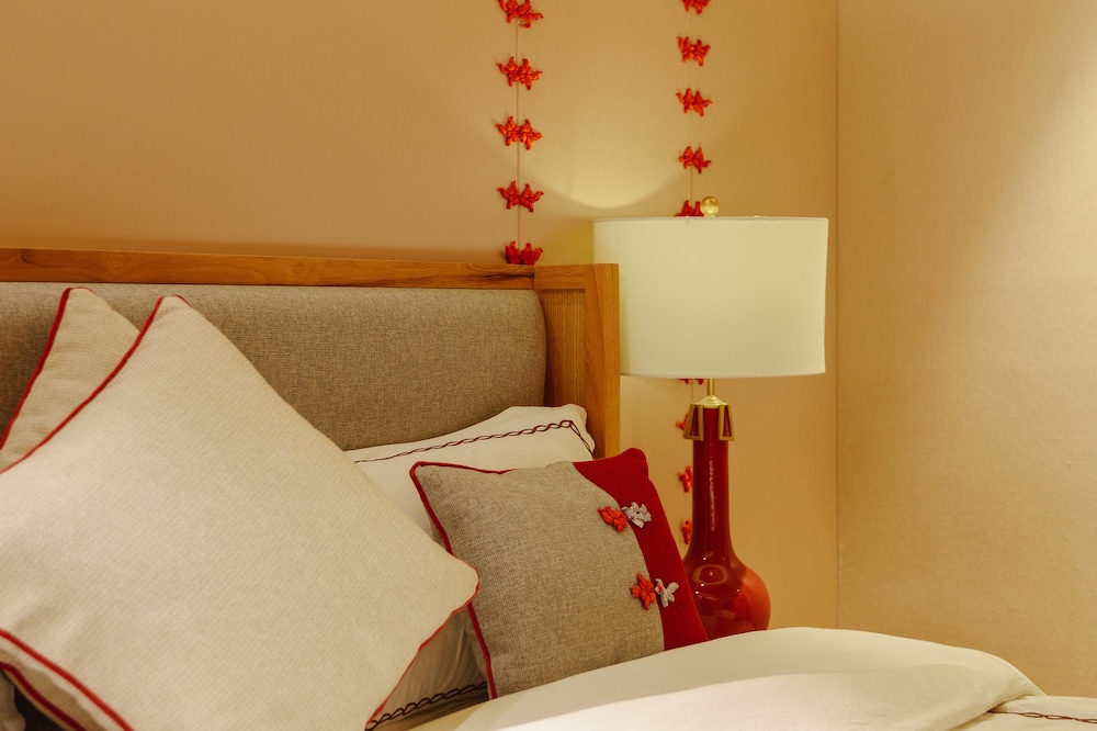ISVARA Culture Homestay Suites