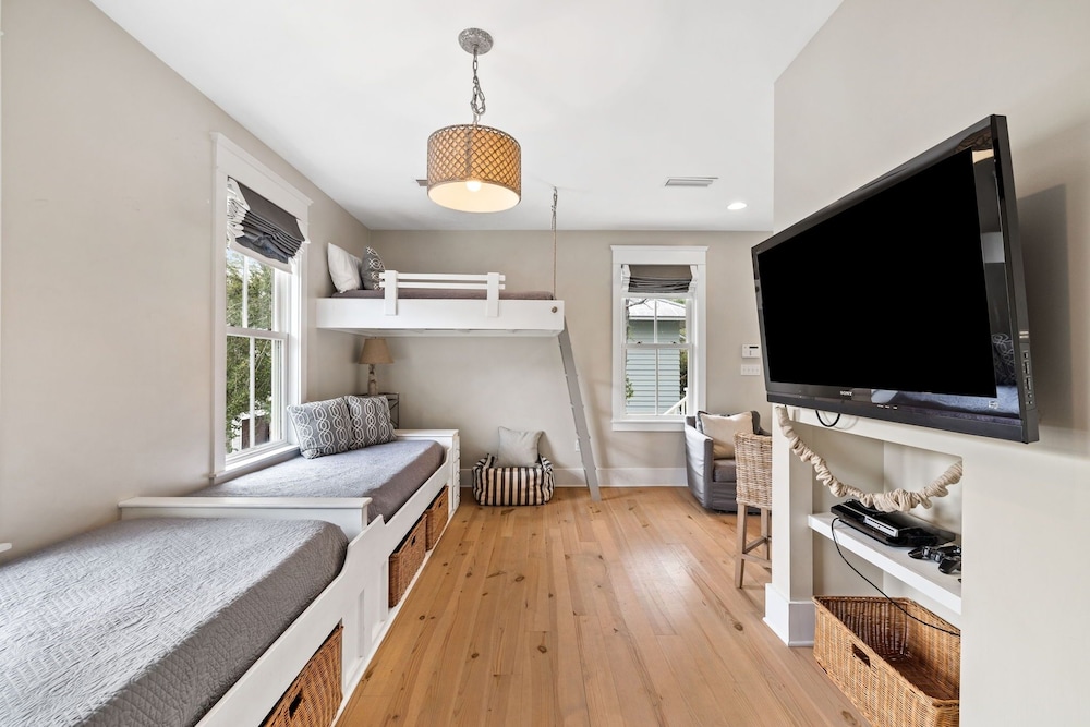 Beautiful Watercolor Home Across From Cerulean Park 5br/4.5bth + Carriage House 5 Bedroom Home by RedAwning view 4