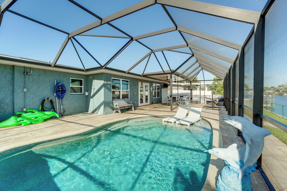 Private Dock & Pool: Port Charlotte Escape!