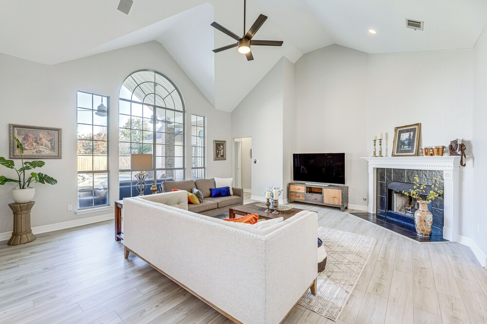 9 Mi to The Domain: Spacious Pflugerville Haven!