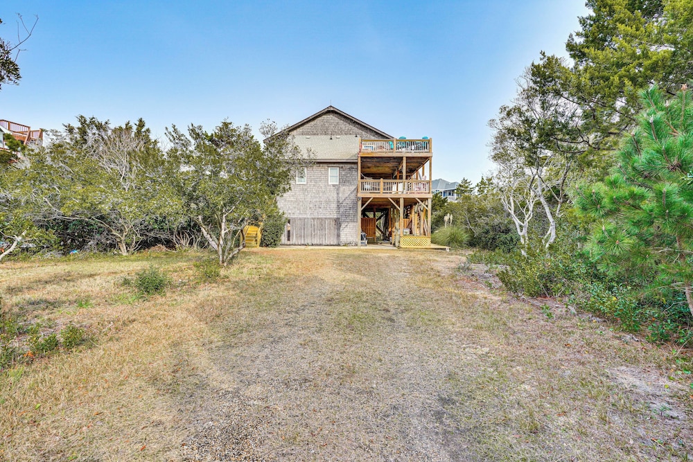 Rooftop Deck & Hot Tub: Outer Banks Family Getaway