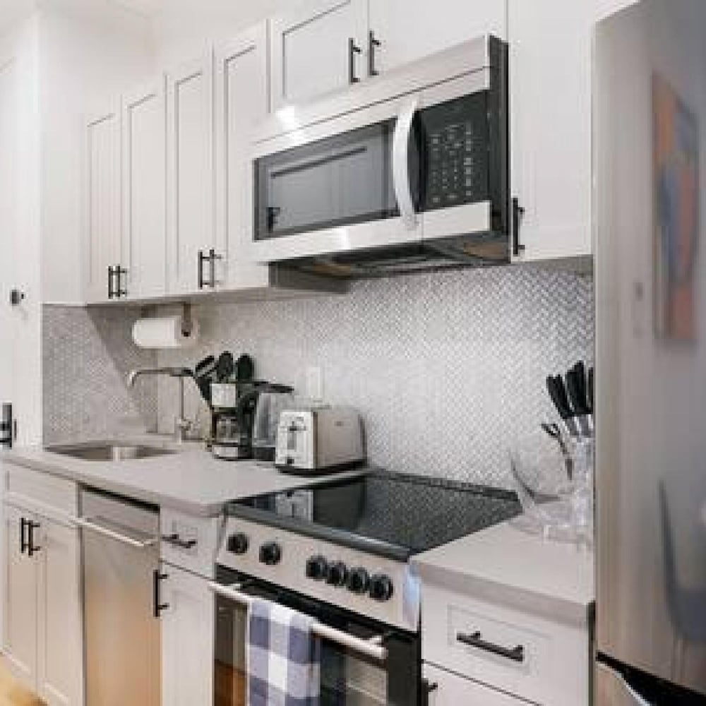 1288-4rs Newly Furnished Prime UES 2BR