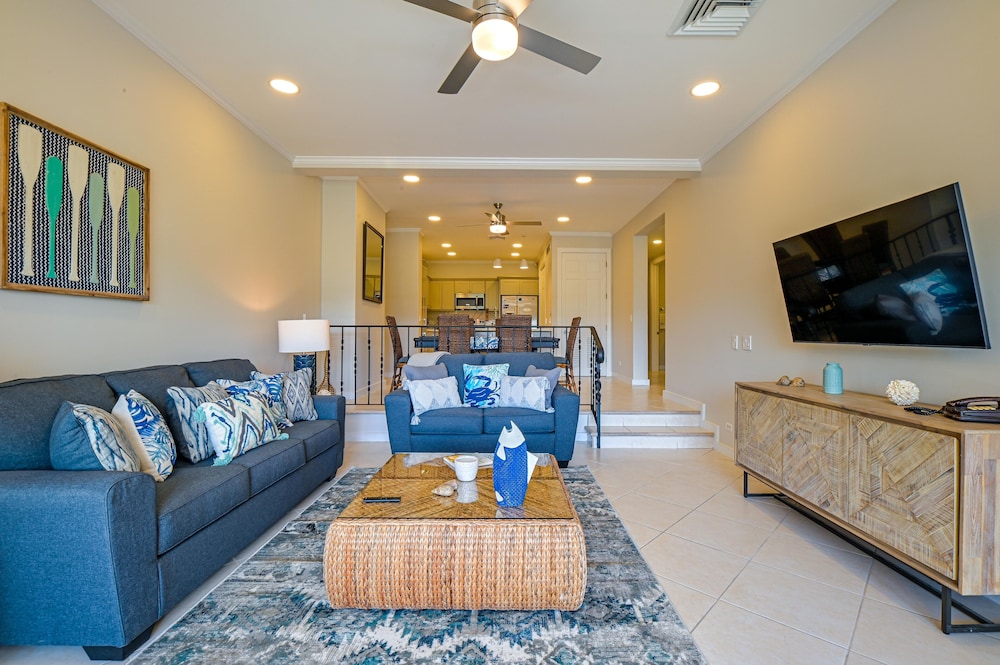 CR Luxury Los Sueños Condos
