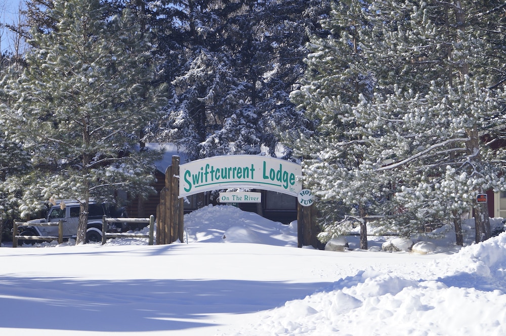 Swiftcurrent Lodge and Cottages by the River - Property Image 23