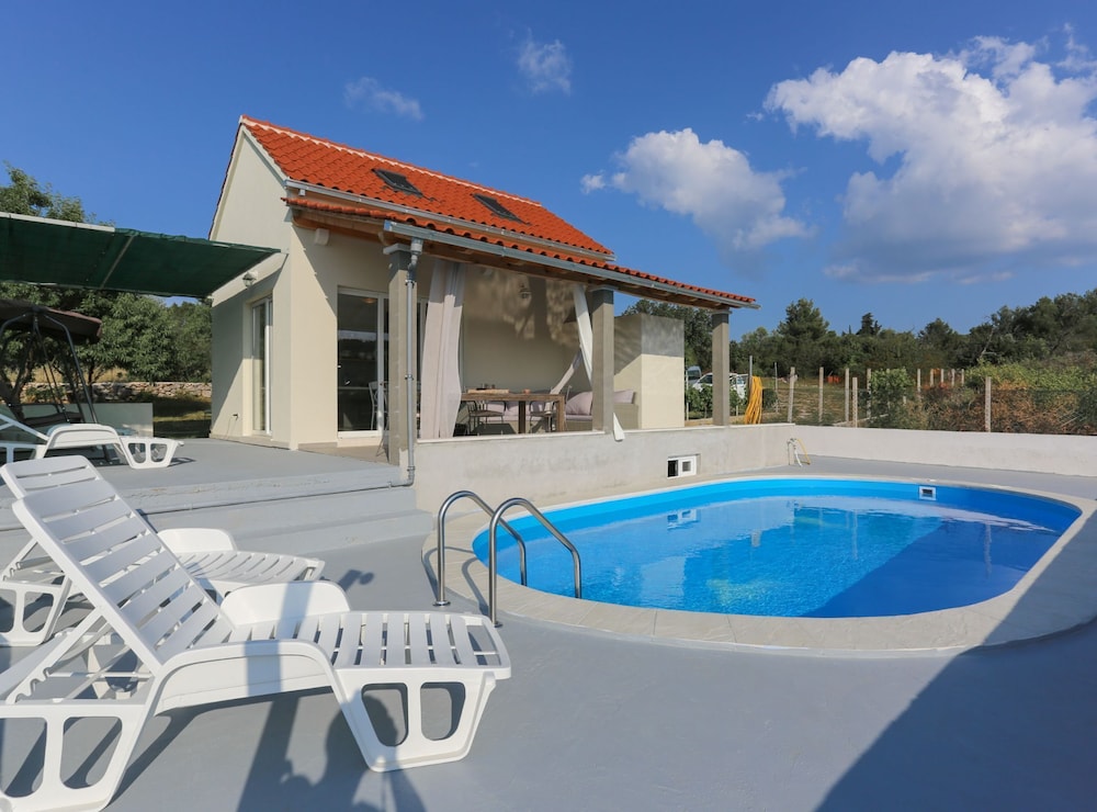 Villa Baras Garden - House With Pool