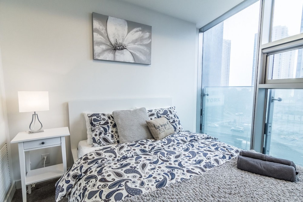 AOC Suites 2 Bedroom Condo, City CN Tower View - Image 5