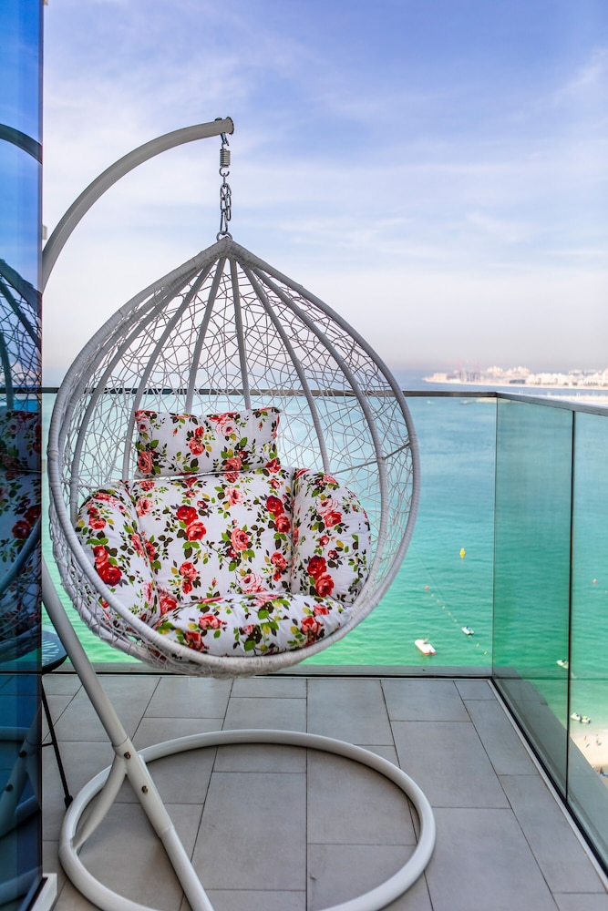 Luxury 2BR at La Vie with sea view