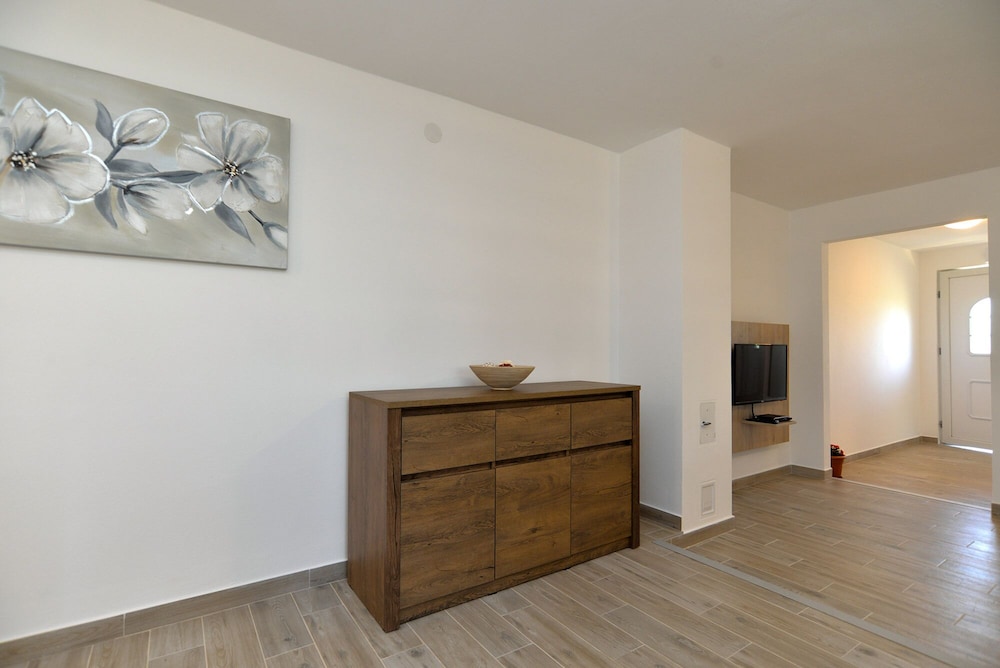 Apartment 1890 view 3