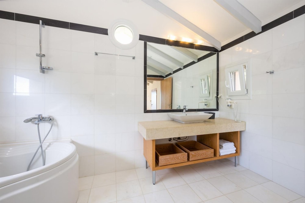Villa Penelope With 4 Bedrooms and 3 Bathrooms