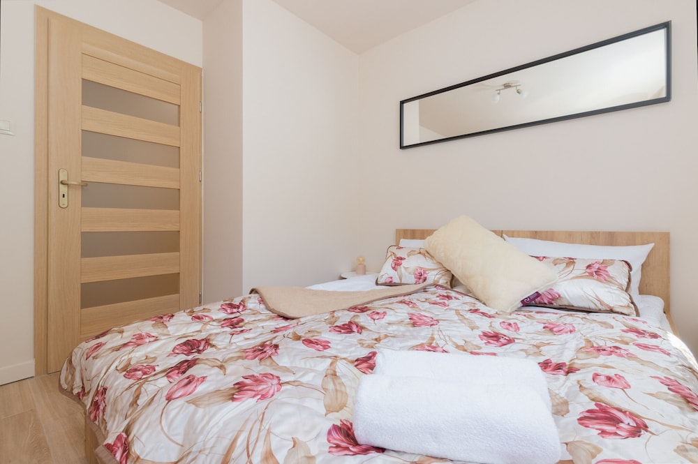 Apartment Rejtana Warszawa by Renters view 2