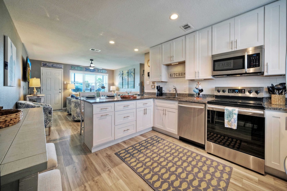 Steps to Sandfest 2 Condos in Beachfront Complex w/ Pool, Pickleball/tennis