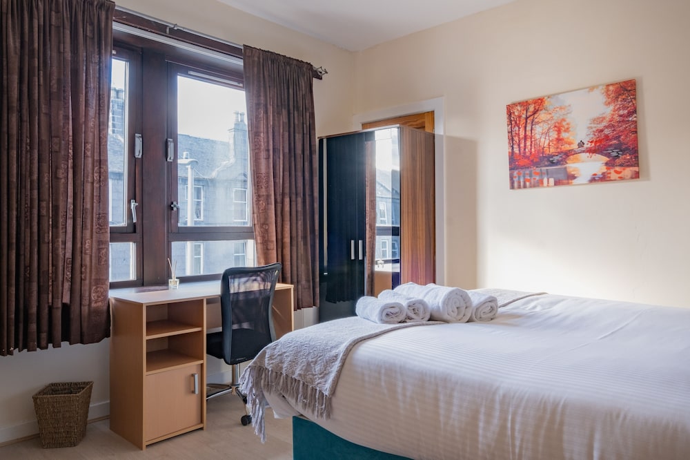 Novelty Suites - Roslin Street