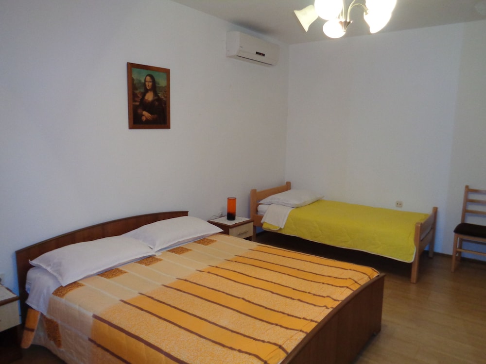 Apartments Ivica - Quiet Street view 5