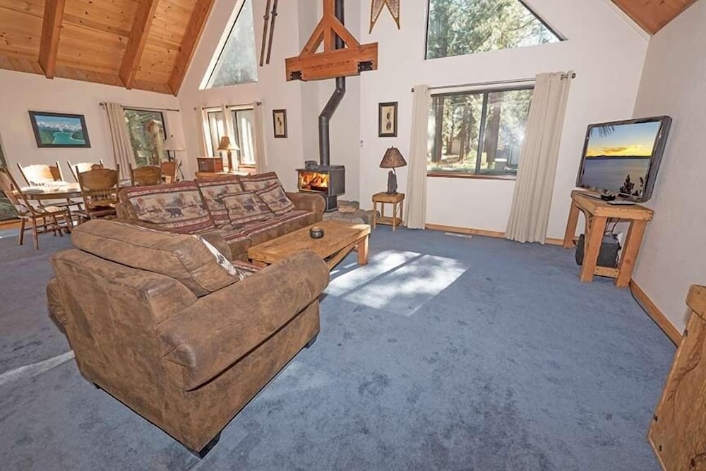 1870 Bella Coola Drive 3 Bedroom Cabin by RedAwning